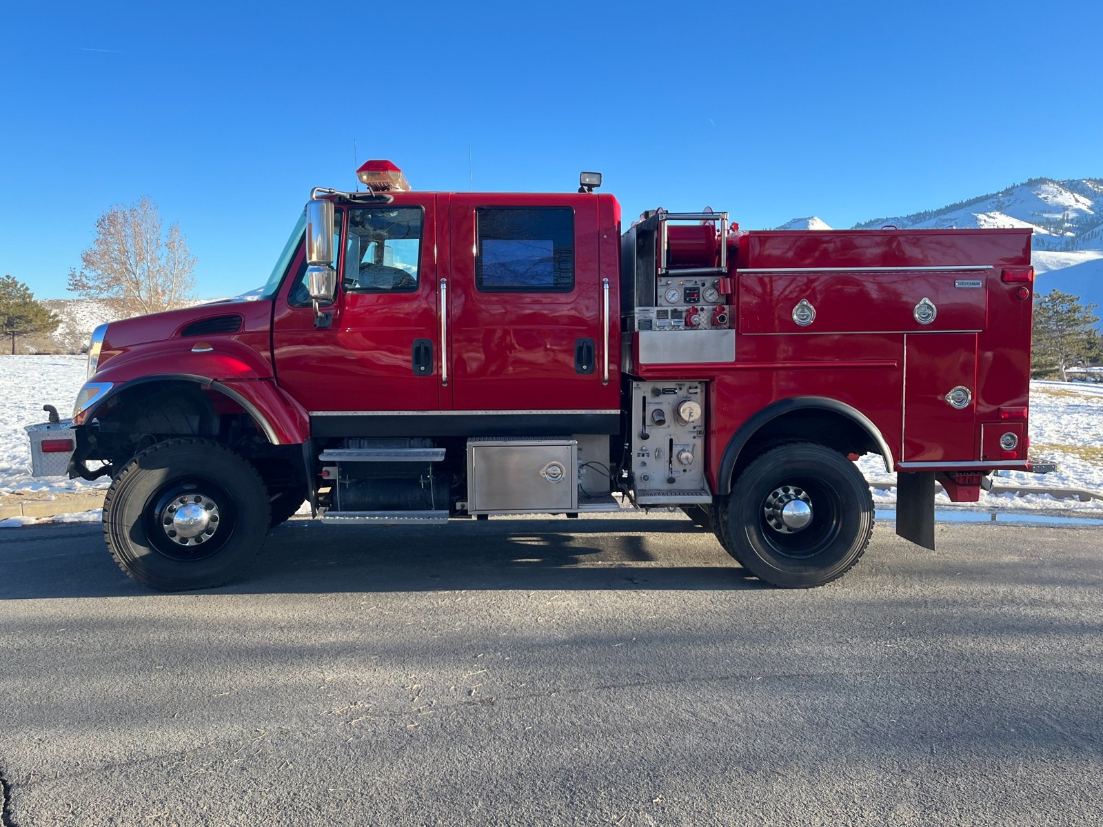 2005 International 7400 - Image 1